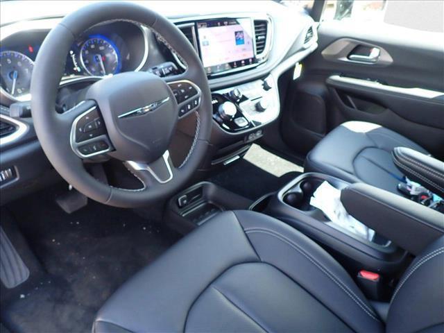 new 2025 Chrysler Pacifica car, priced at $43,024