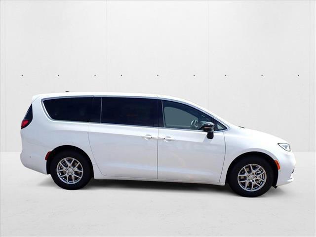 new 2025 Chrysler Pacifica car, priced at $43,024