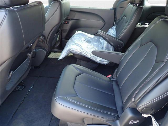 new 2025 Chrysler Pacifica car, priced at $43,024