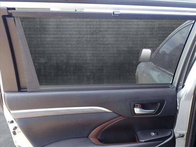 used 2019 Toyota Highlander Hybrid car, priced at $29,000