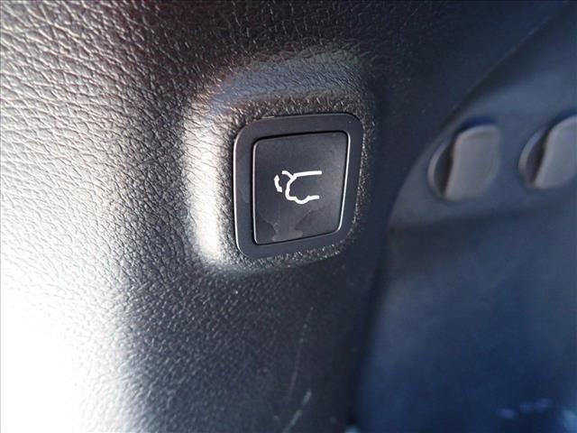 used 2023 Jeep Cherokee car, priced at $21,500