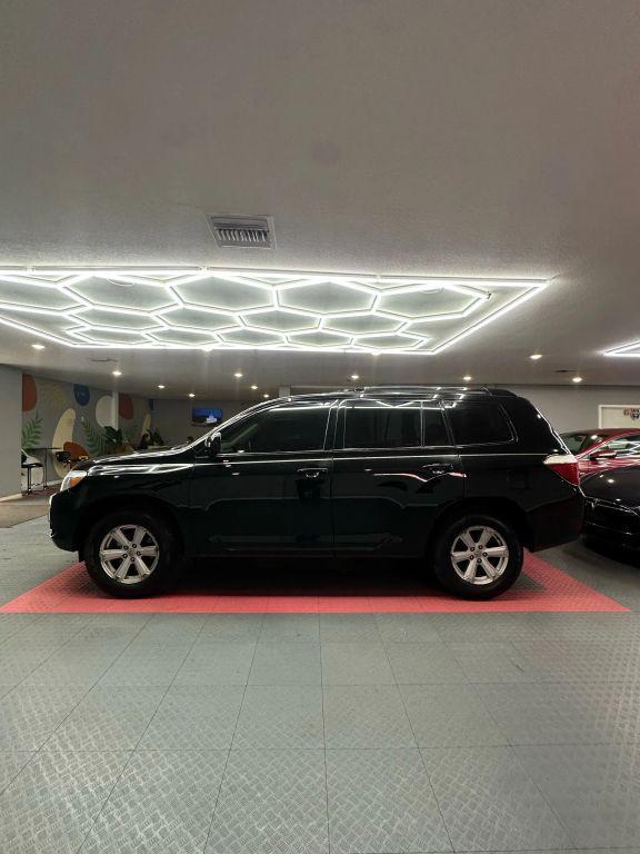used 2010 Toyota Highlander car, priced at $6,999