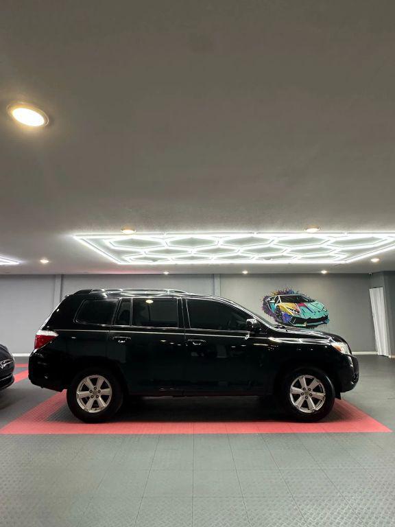 used 2010 Toyota Highlander car, priced at $6,999