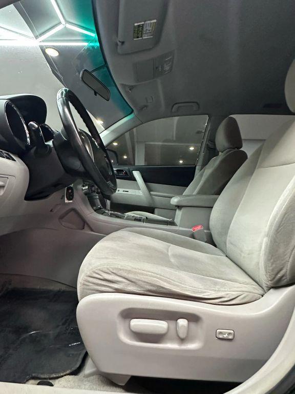 used 2010 Toyota Highlander car, priced at $6,999