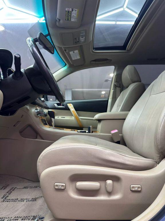 used 2010 Toyota Highlander Hybrid car, priced at $11,699