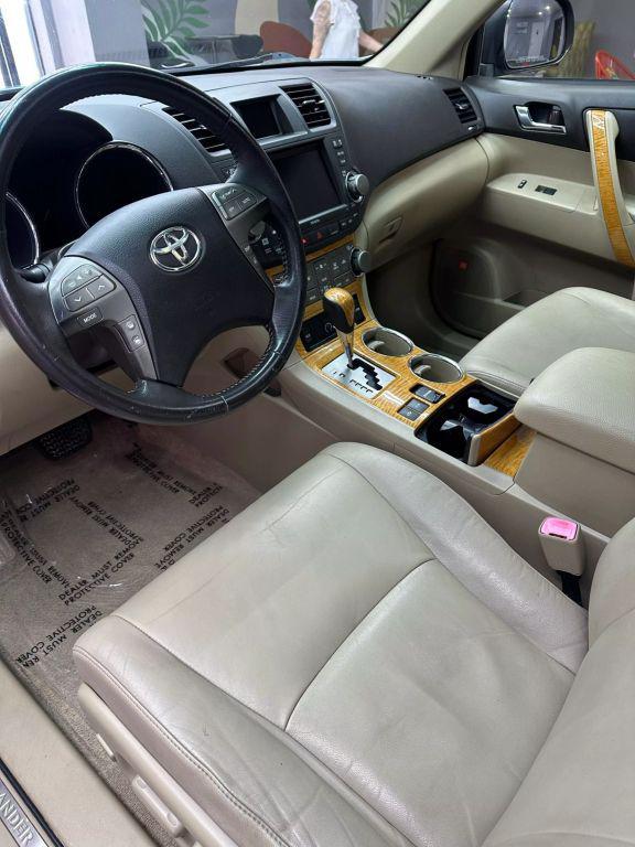 used 2010 Toyota Highlander Hybrid car, priced at $11,699