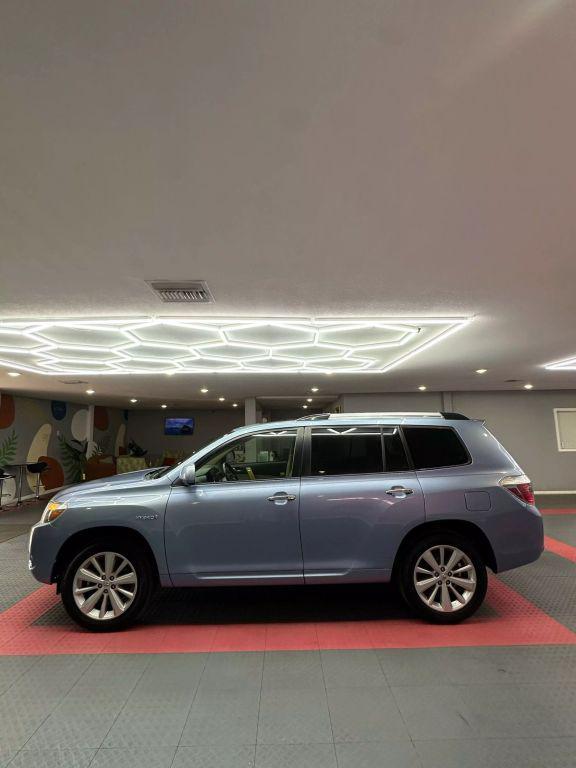 used 2010 Toyota Highlander Hybrid car, priced at $11,699