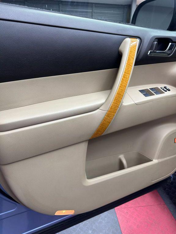 used 2010 Toyota Highlander Hybrid car, priced at $11,699