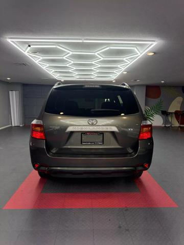 used 2009 Toyota Highlander car, priced at $9,999