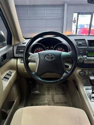 used 2009 Toyota Highlander car, priced at $9,999