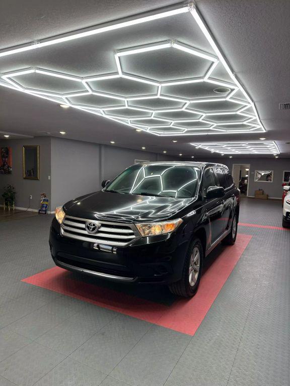 used 2013 Toyota Highlander car, priced at $9,999