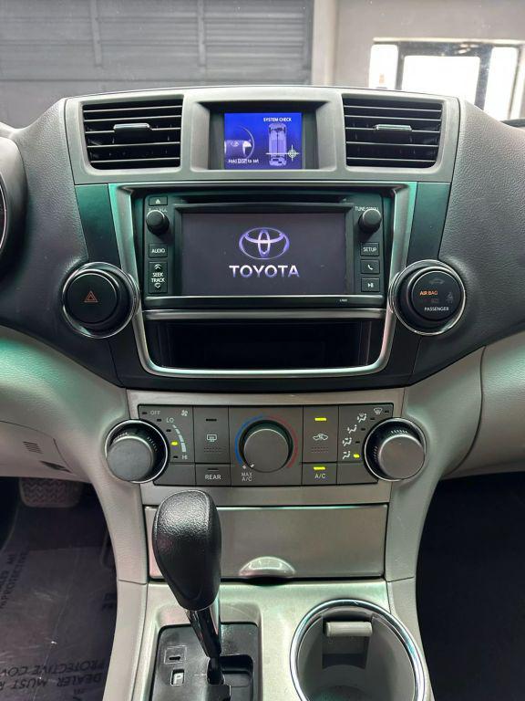 used 2013 Toyota Highlander car, priced at $9,999