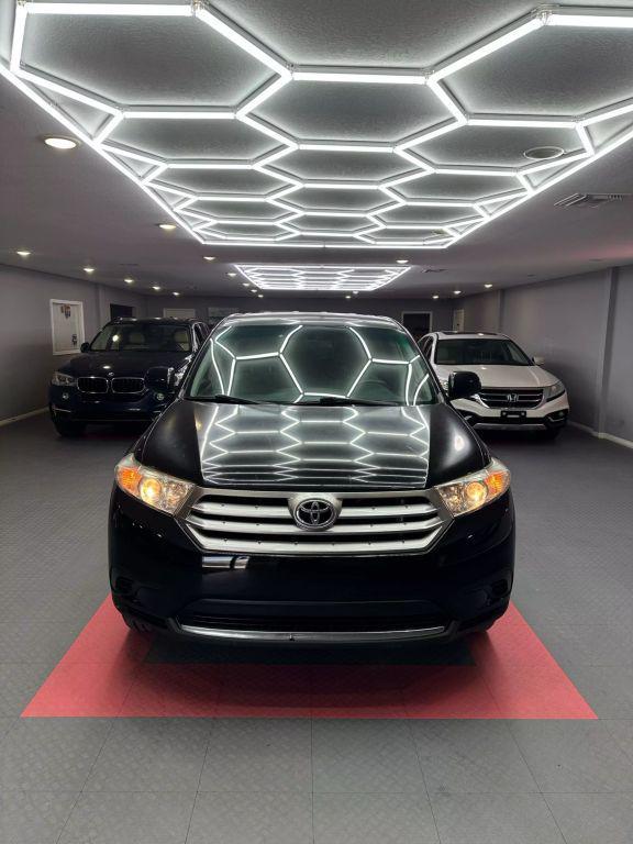 used 2013 Toyota Highlander car, priced at $9,999