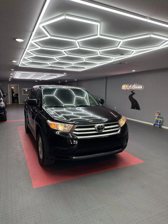used 2013 Toyota Highlander car, priced at $9,999