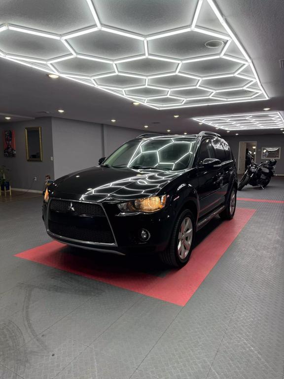 used 2010 Mitsubishi Outlander car, priced at $8,999