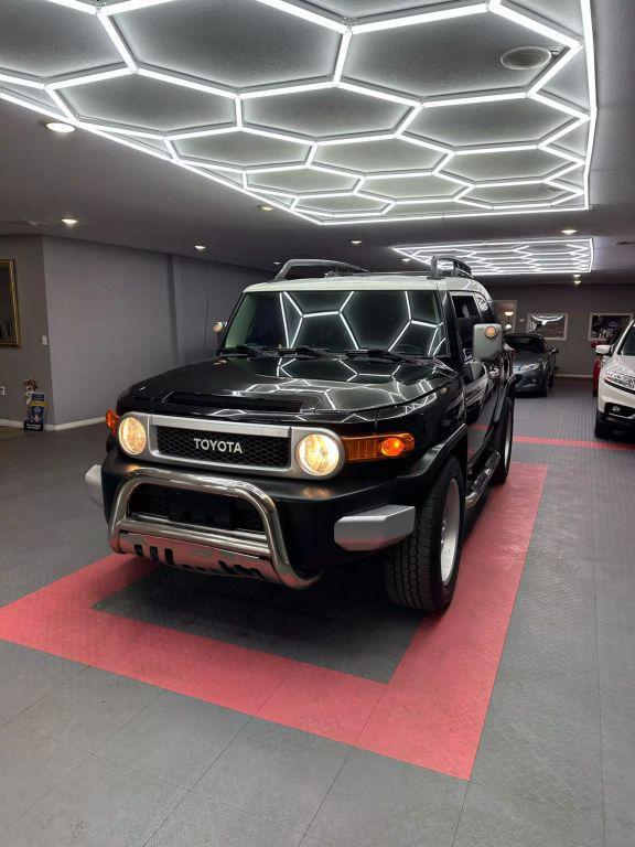 used 2007 Toyota FJ Cruiser car, priced at $12,499