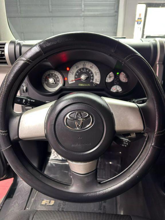 used 2007 Toyota FJ Cruiser car, priced at $12,499