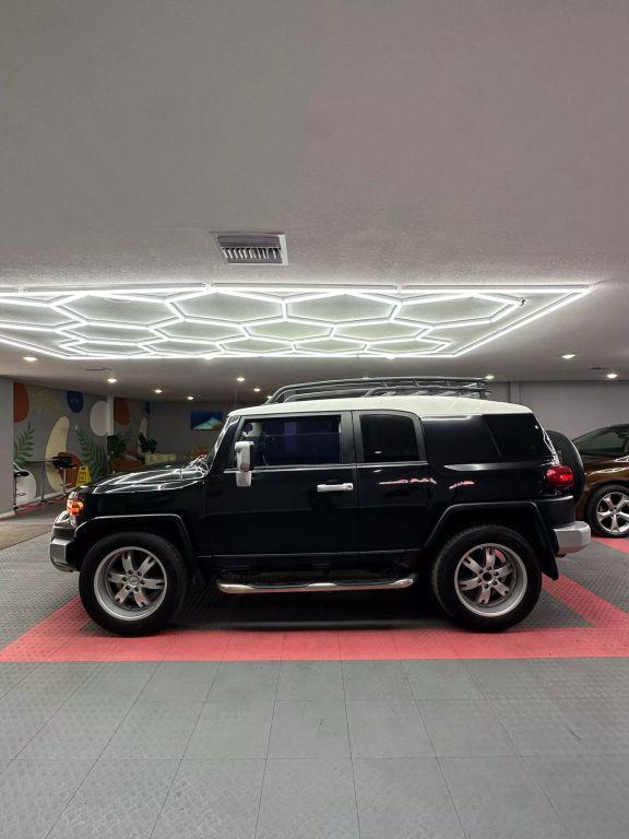 used 2007 Toyota FJ Cruiser car, priced at $12,499