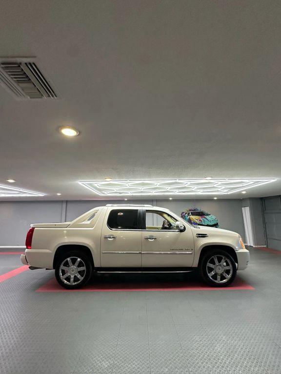 used 2008 Cadillac Escalade EXT car, priced at $13,499