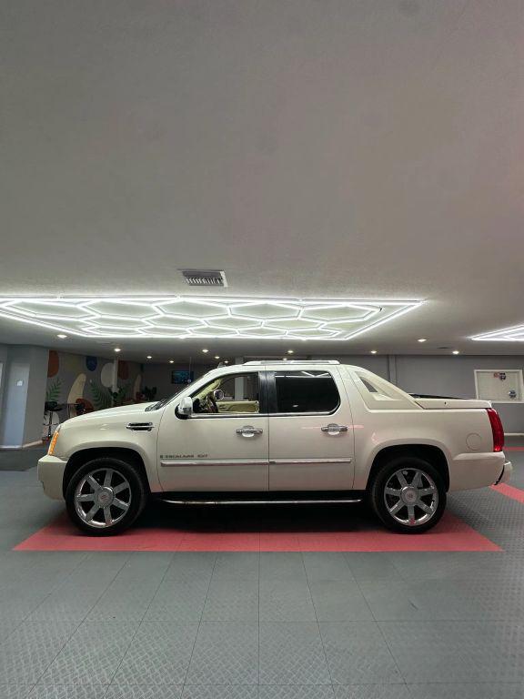 used 2008 Cadillac Escalade EXT car, priced at $13,499