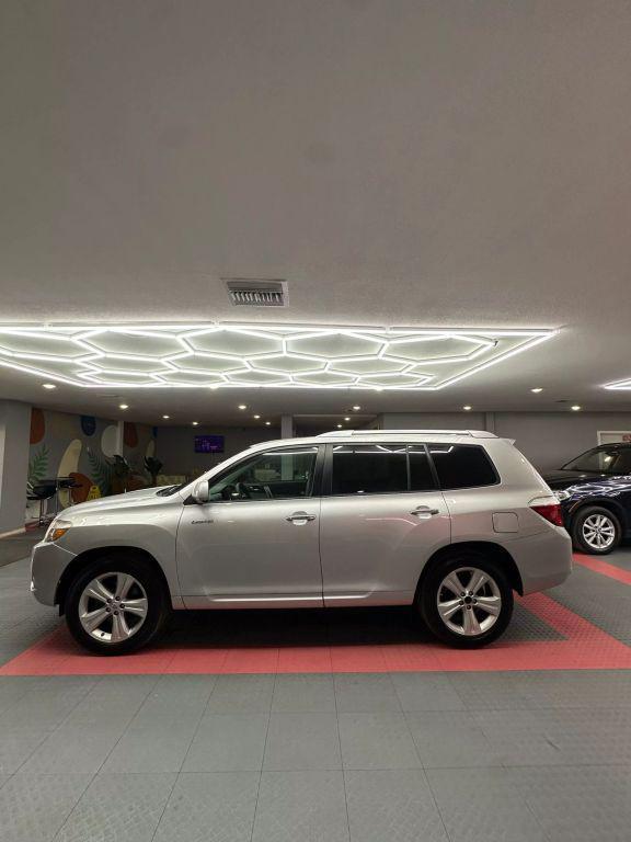 used 2010 Toyota Highlander car, priced at $10,699