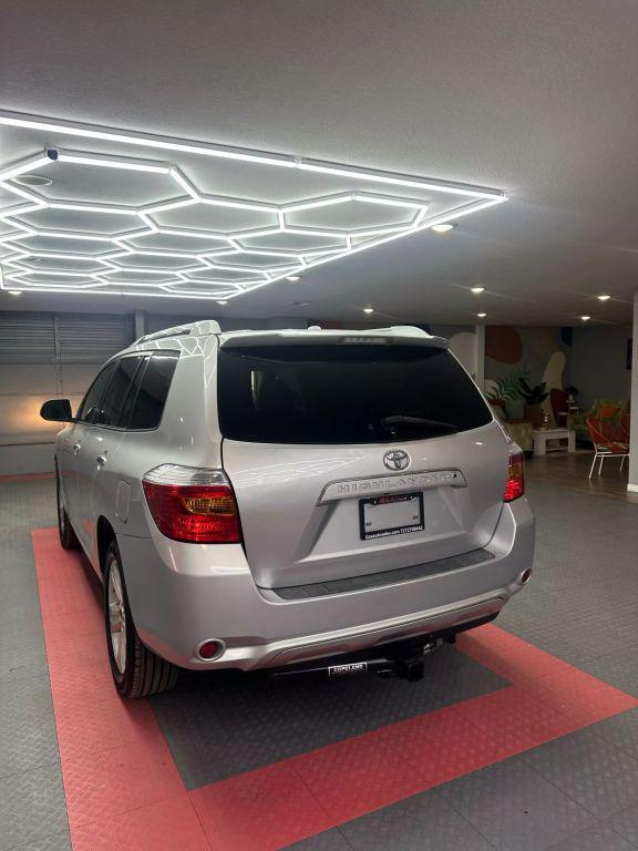 used 2010 Toyota Highlander car, priced at $10,699