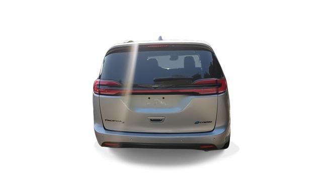 used 2021 Chrysler Pacifica Hybrid car, priced at $27,800