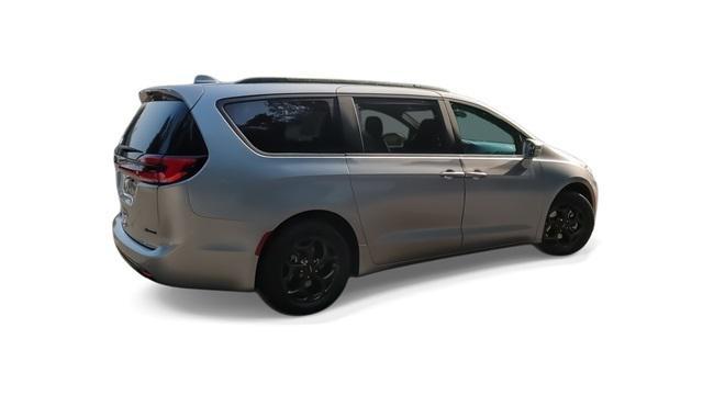 used 2021 Chrysler Pacifica Hybrid car, priced at $27,800