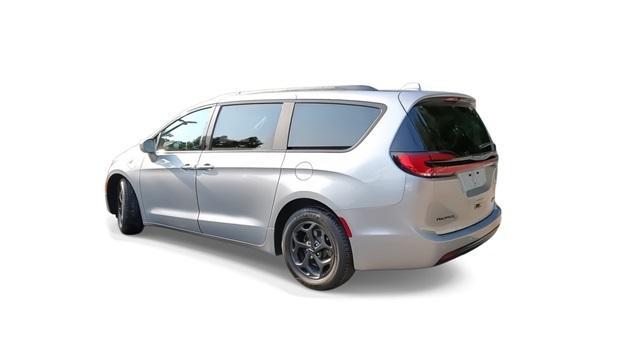 used 2021 Chrysler Pacifica Hybrid car, priced at $27,800