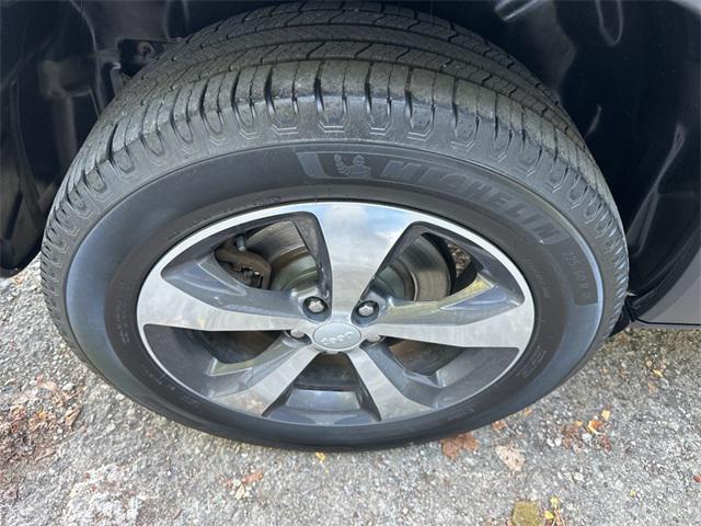 used 2019 Jeep Cherokee car, priced at $16,624