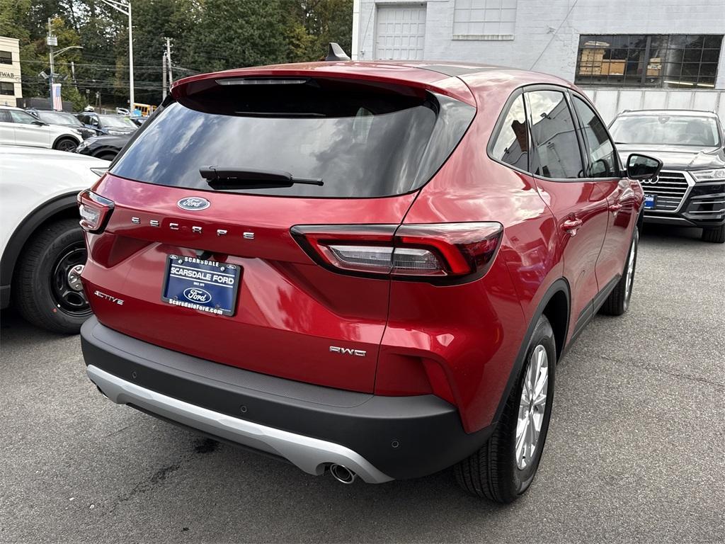 new 2025 Ford Escape car, priced at $32,070
