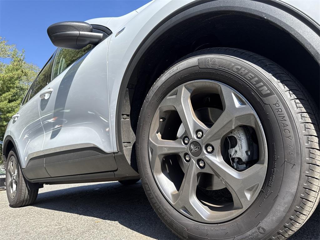 used 2025 Ford Escape car, priced at $28,900