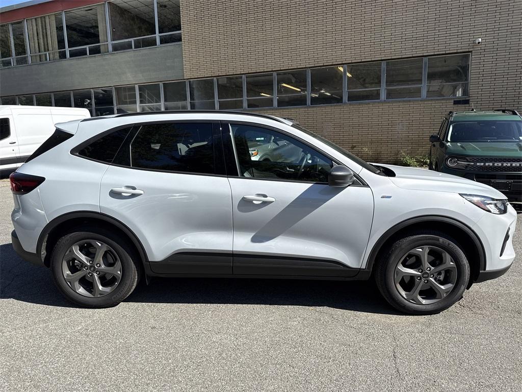 used 2025 Ford Escape car, priced at $28,900