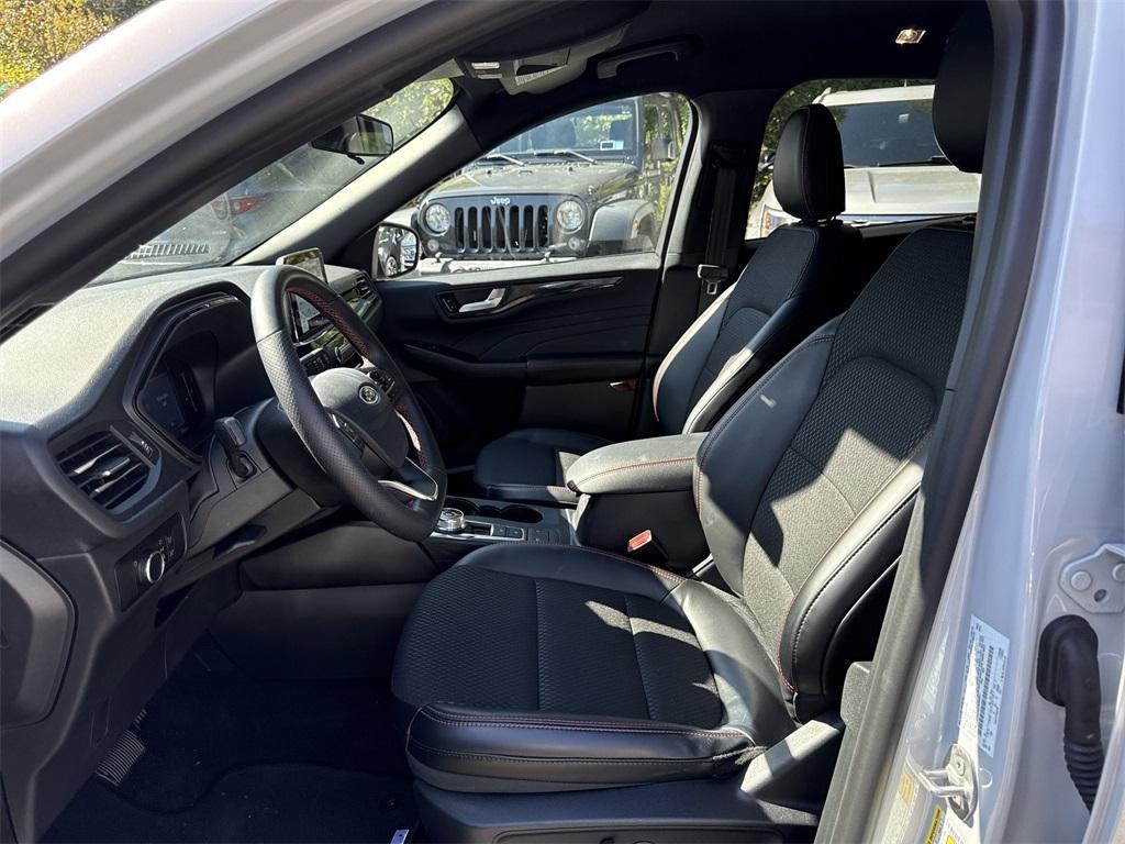 used 2025 Ford Escape car, priced at $28,900