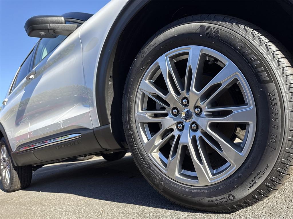 new 2025 Ford Explorer car, priced at $49,735