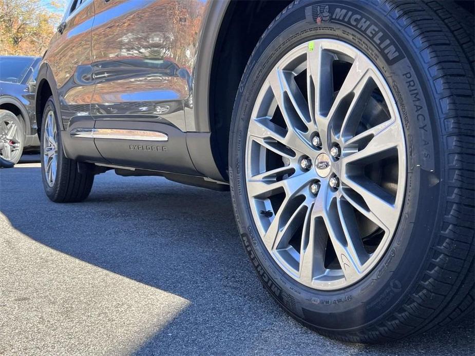 new 2025 Ford Explorer car, priced at $48,960