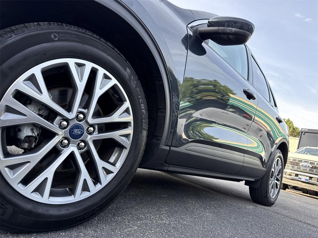 used 2022 Ford Escape car, priced at $23,900