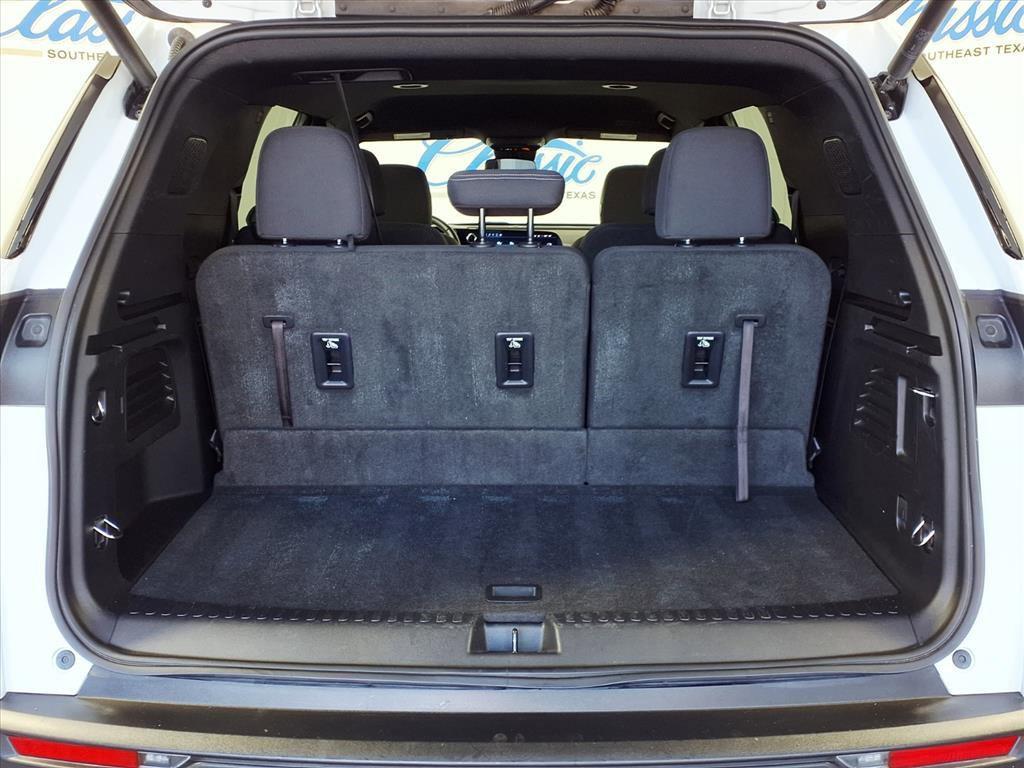 used 2024 Chevrolet Traverse car, priced at $37,321