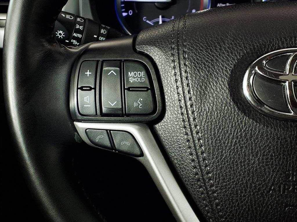 used 2019 Toyota Highlander car, priced at $21,388