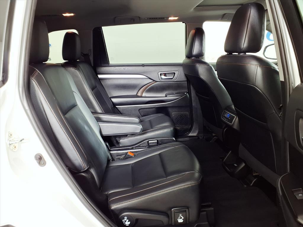 used 2019 Toyota Highlander car, priced at $21,388