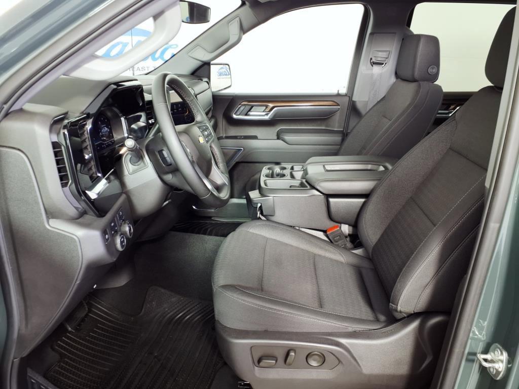 used 2025 Chevrolet Silverado 1500 car, priced at $42,998