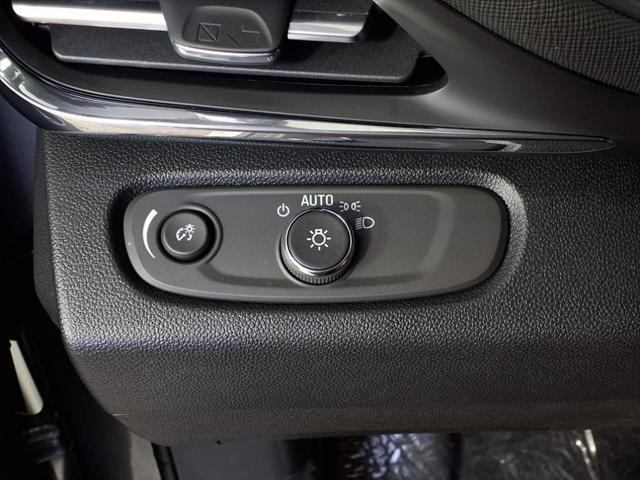 new 2025 Buick Envista car, priced at $27,280
