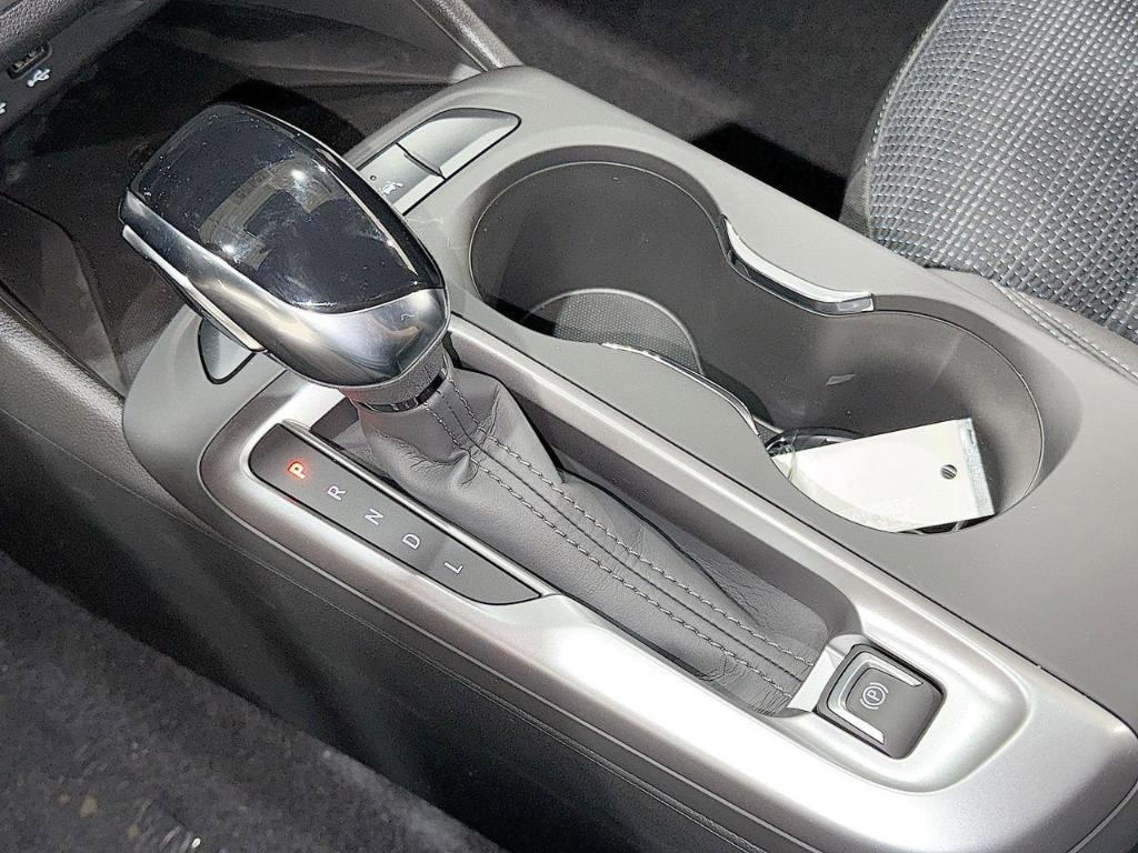 new 2025 Buick Envista car, priced at $27,625
