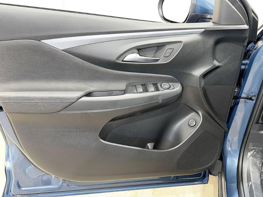 new 2025 Buick Envista car, priced at $27,625