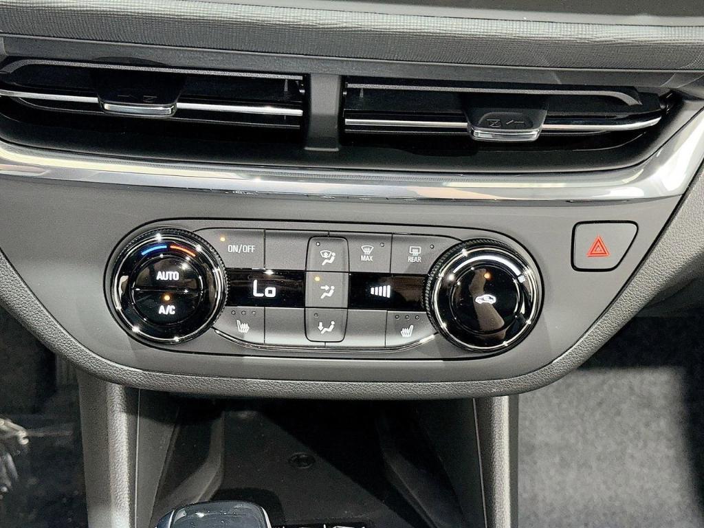 new 2025 Buick Envista car, priced at $27,625
