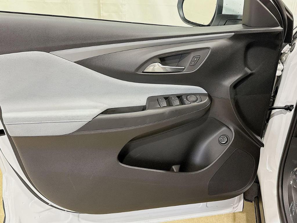new 2025 Buick Envista car, priced at $26,385