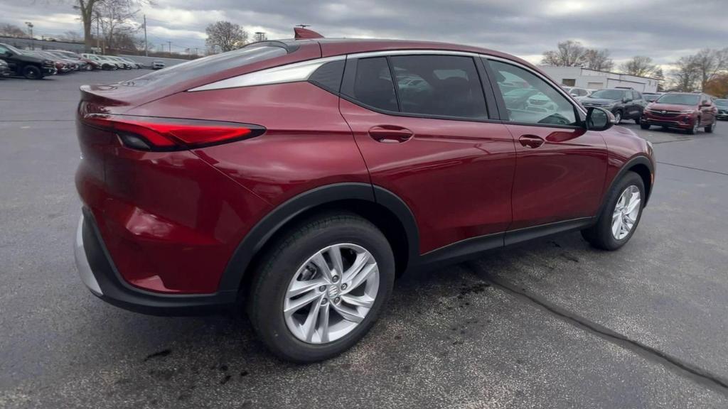 new 2025 Buick Envista car, priced at $27,725