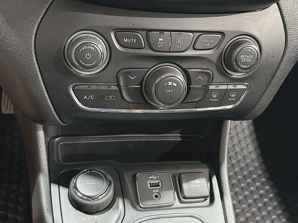 used 2019 Jeep Cherokee car, priced at $16,900