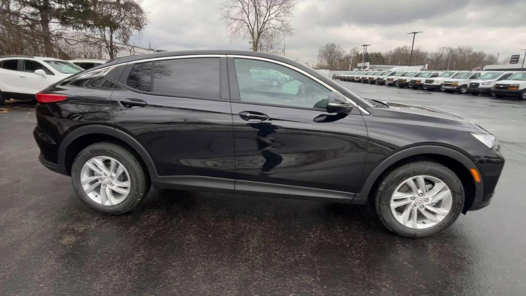 new 2025 Buick Envista car, priced at $27,725