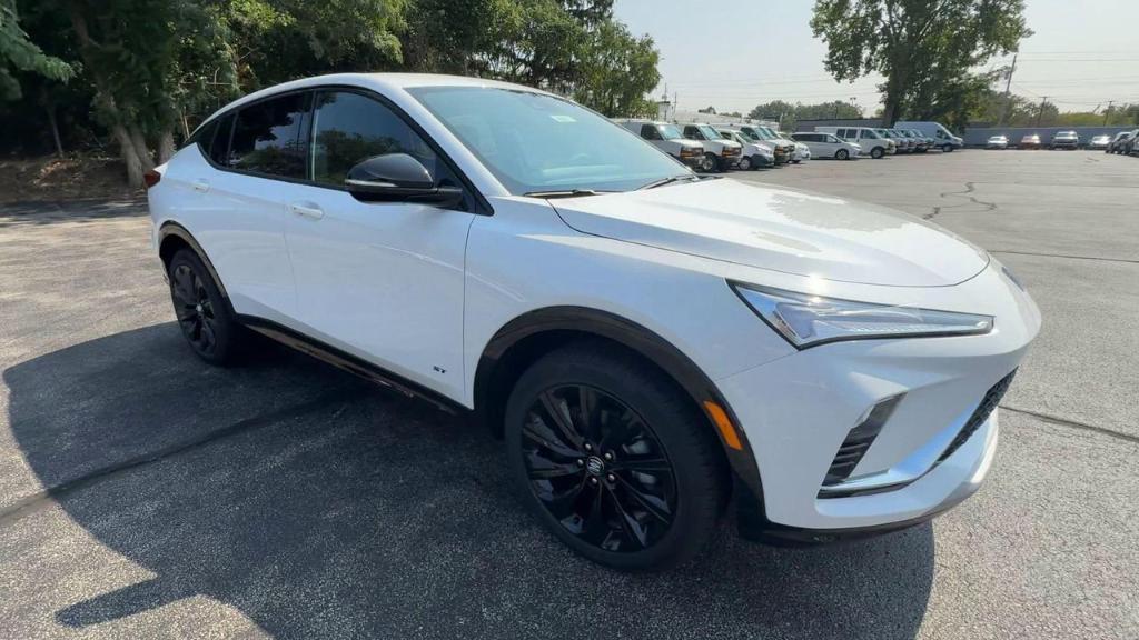 new 2025 Buick Envista car, priced at $30,070